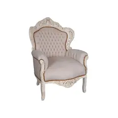 Poltrona d'epoca con intagli shabby, pronta per essere rimodernata. Tessuto chiaro trapuntato e dettagli dorati.
