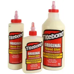 Tre flaconi di colla per legno Titebond Original, un'alternativa al Vinavil per lavori professionali.