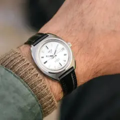Orologio Oris Star automatico con cinturino in pelle nera. Le opinioni su questi orologi sono ottime per stile e precisione.