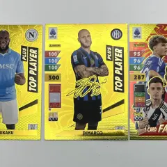 Tre carte Adrenalyn Plus Serie A dorate: Lukaku, Di Marco e un gruppo di giocatori. La carta di Lukaku, con il suo punteggio di 300, è la carta Adrenalyn più costosa.