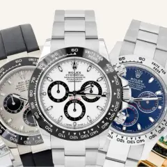 Cinque orologi Rolex Daytona, icone di stile e precisione, in diverse varianti di quadrante e metallo.