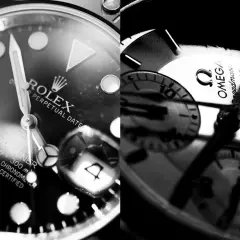 Un confronto tra due icone: il Rolex Submariner e l'Omega Speedmaster. Due capolavori di precisione e stile.
