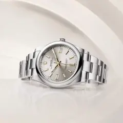 Orologio Rolex Oyster Perpetual, simbolo di eleganza e precisione senza tempo.