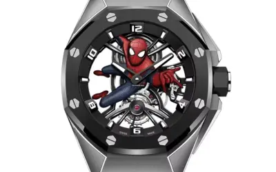 Orologio con quadrante scheletrato e ap spiderman in azione.