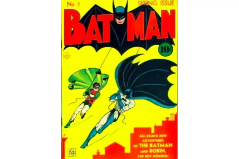 Copertina di Batman N.1, uno dei fumetti più costosi, con Batman e Robin che planano su Gotham City.