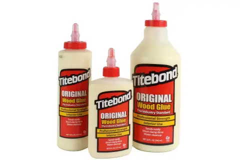 Tre flaconi di colla per legno Titebond Original, un'alternativa al Vinavil per lavori professionali.