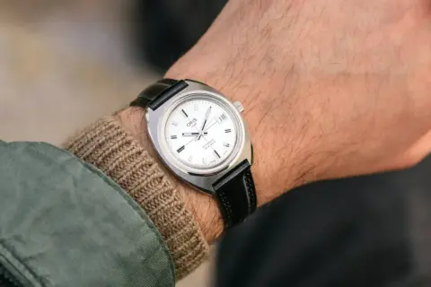 Orologio Oris Star automatico con cinturino in pelle nera. Le opinioni su questi orologi sono ottime per stile e precisione.