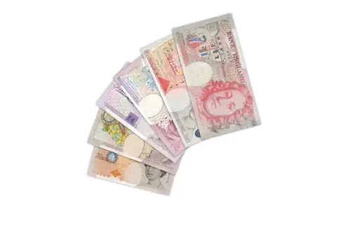 Banconote inglesi di vario valore, tra cui una da 50 sterline con il ritratto di Matthew Boulton.