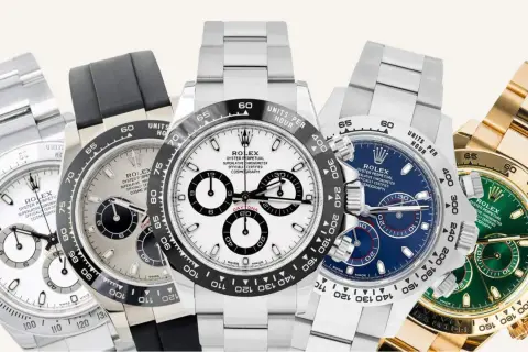 Cinque orologi Rolex Daytona, icone di stile e precisione, in diverse varianti di quadrante e metallo.