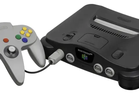 Console Nintendo 64 grigia con controller collegato. Un pezzo da collezione dal grande valore nostalgico.