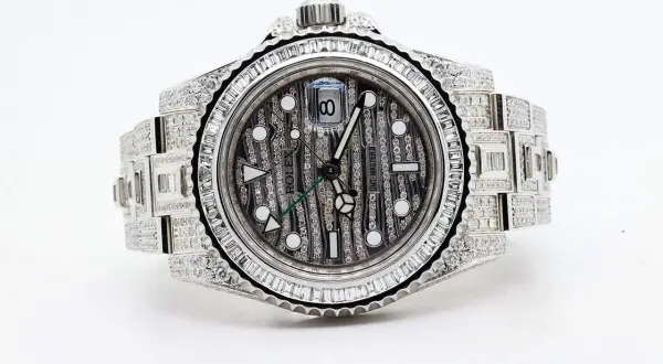 Rolex GMT-Master II tempestoso, tempestato di diamanti, un vero gioiello da 2 milioni, degno di Ronaldo.