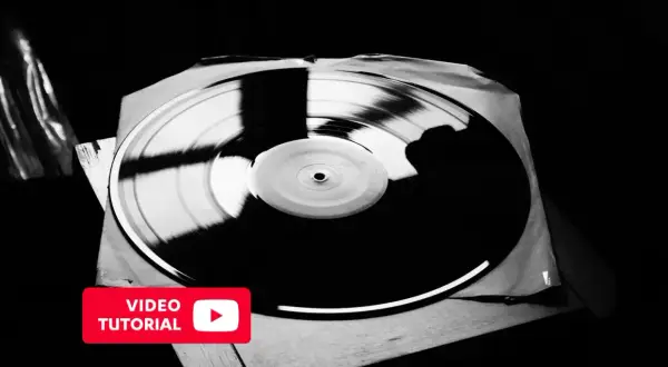 Guida video su come pulire i dischi in vinile per un suono perfetto.