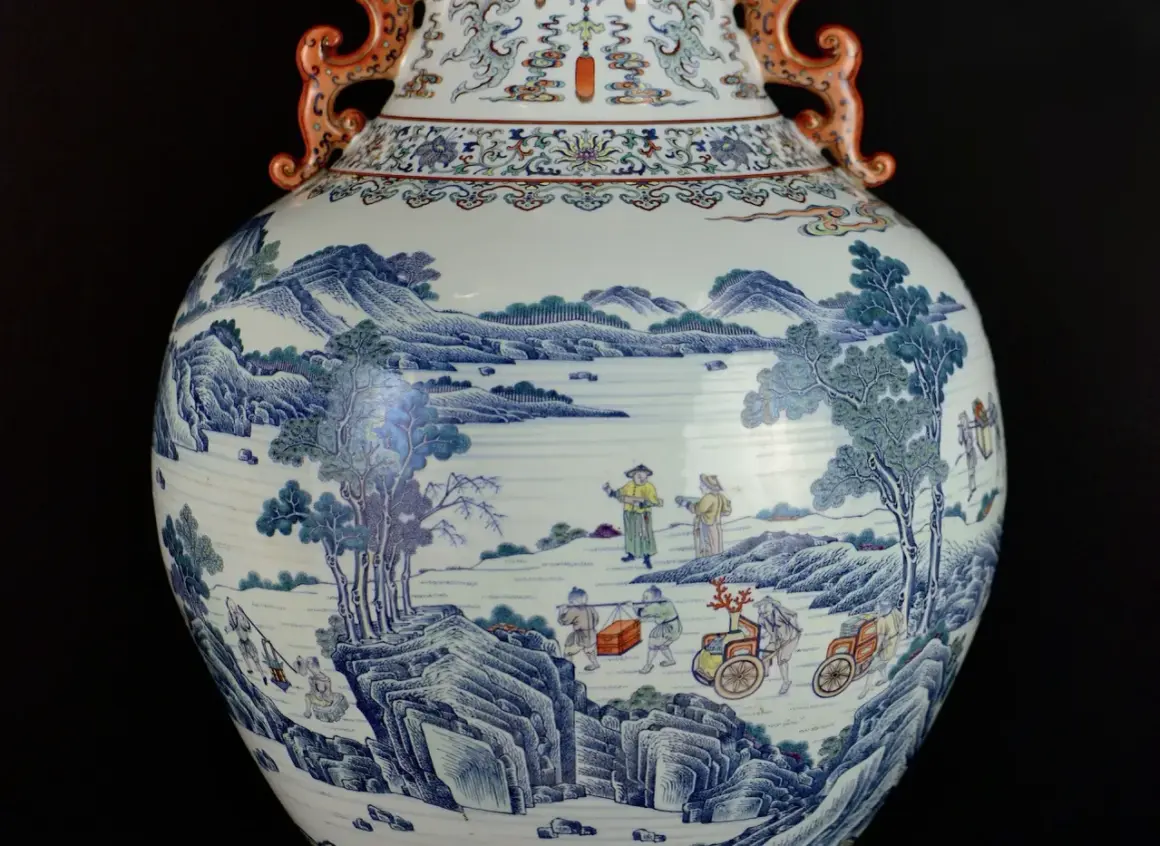 Vaso più costoso al mondo, con paesaggio dipinto e figure umane.