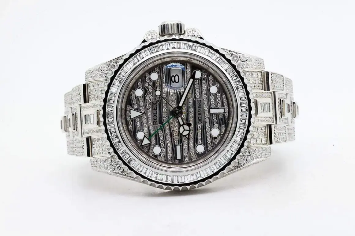 Rolex GMT-Master II tempestoso, tempestato di diamanti, un vero gioiello da 2 milioni, degno di Ronaldo.