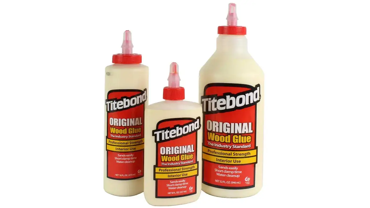 Tre flaconi di colla per legno Titebond Original, un'alternativa al Vinavil per lavori professionali.