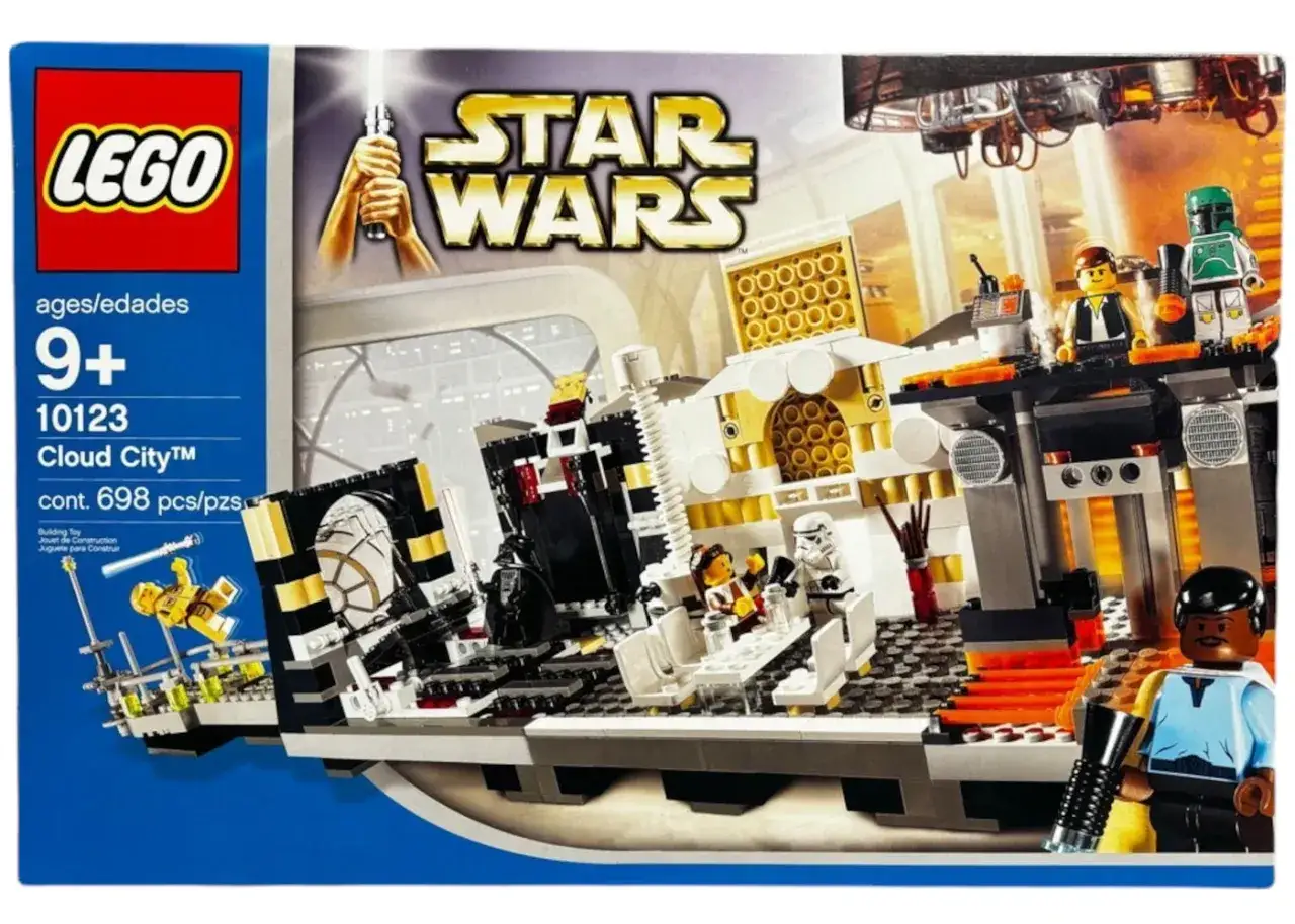 Il set LEGO Star Wars 10123 Cloud City, un tempo il lego pi&ugrave; costoso al mondo, ricrea scene iconiche con Darth Vader e altri personaggi.