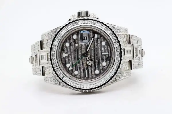 Rolex GMT-Master II tempestoso, tempestato di diamanti, un vero gioiello da 2 milioni, degno di Ronaldo.