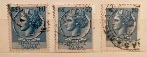 Tre francobolli vecchi della Repubblica Italiana, con profilo femminile e valore 60 lire. Un pezzo di storia filatelica, interessante per il valore francobolli vecchi.