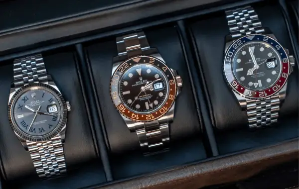 Tre orologi Rolex in una scatola, un'attesa che vale la pena.