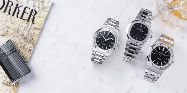 Orologi di lusso, tra cui un Patek Philippe Nautilus, ispirato al design di Gérald Genta, accanto a un IWC e un Audemars Piguet.